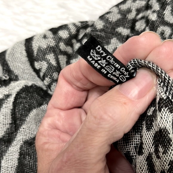 Nwot grey and black animal print scarf!  Super long can be worn many ways - Picture 5 of 6